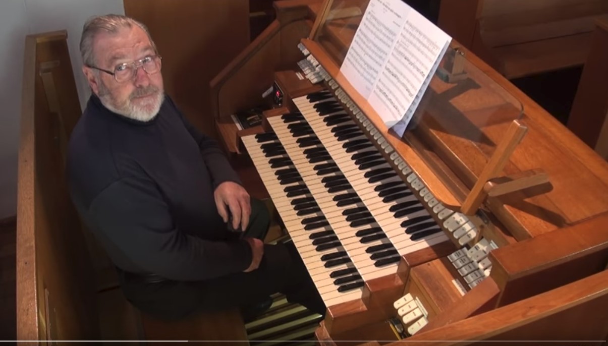 Organist 1